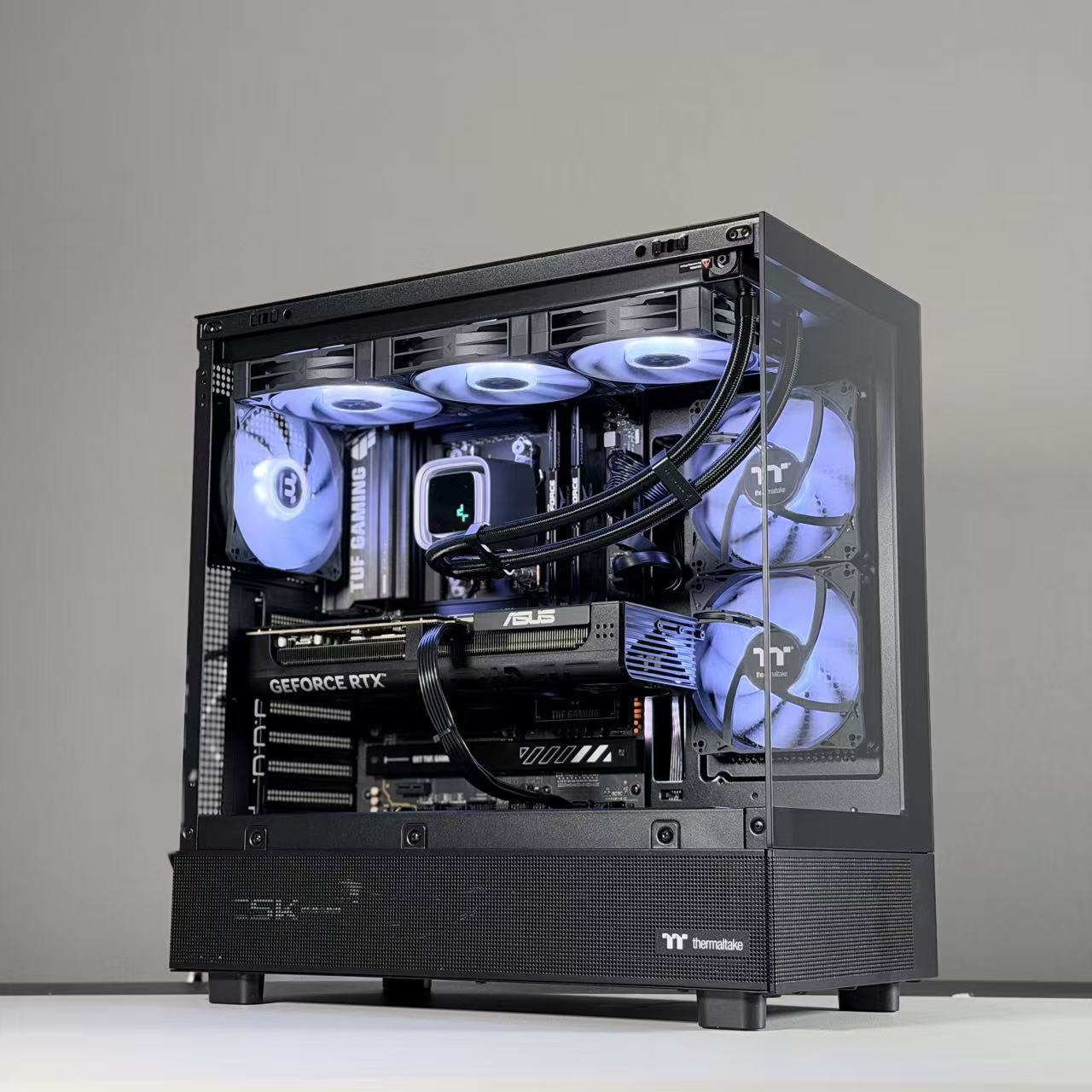 AMD Ryzen 7 9800X3D - Radeon RX 9070 XT - 32GB DDR5-2